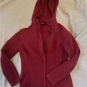 Lands End women’s slim fleece jacket in size XS (2-4) in burgundy red.